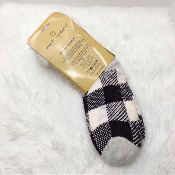 Simply Southern Camper Socks Buffalo Plaid Sherpa - Picture 2 of 5